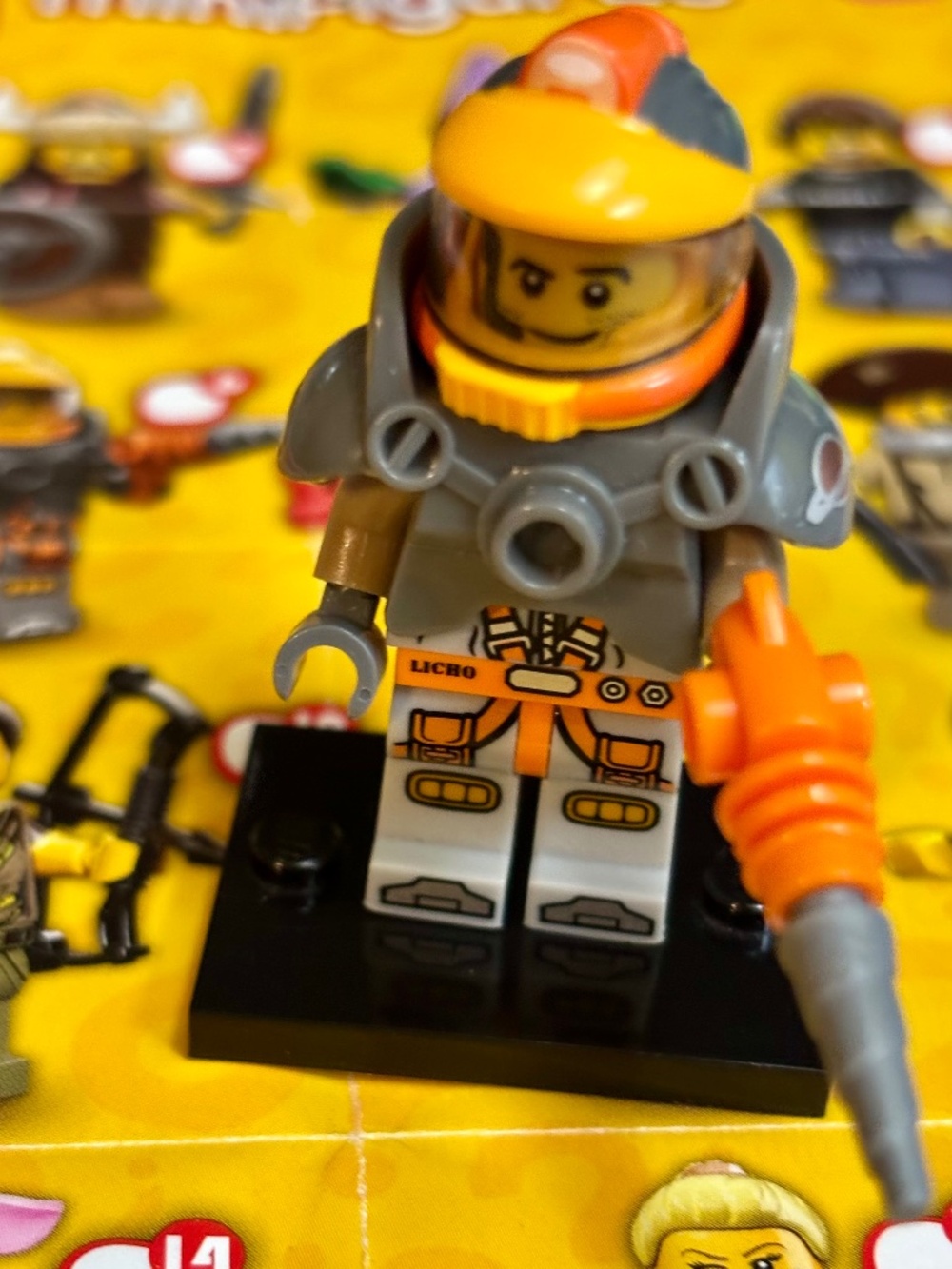 LEGO SERIES 12 "Space Miner" col12-6 with Stand, Accessories & Pamphlet.
